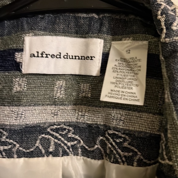 Alfred Dunner fully lined blazer for women. Size 12 - Picture 3 of 5